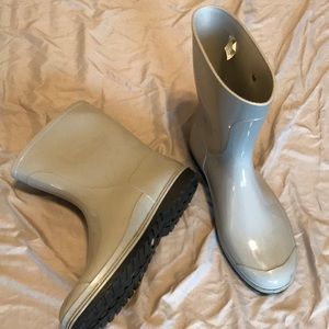 Gray low rise rain boots